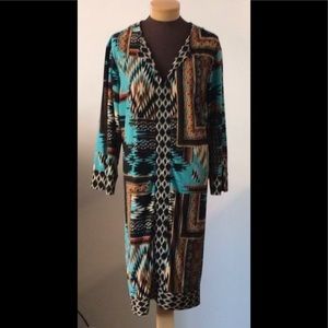 2X Casual dress with Aztec pattern, 3/4 sleeves.
